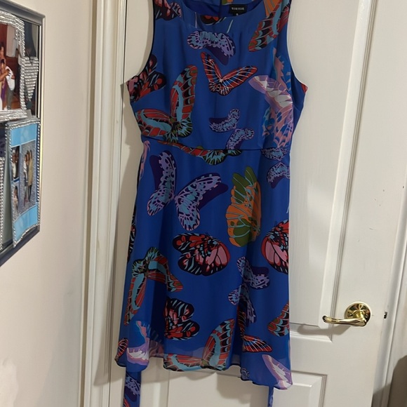 Dress - Picture 2 of 10